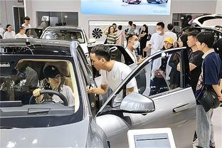 赛季至今有两人罚球数超200：字母哥260罚176中 恩比德232罚205中